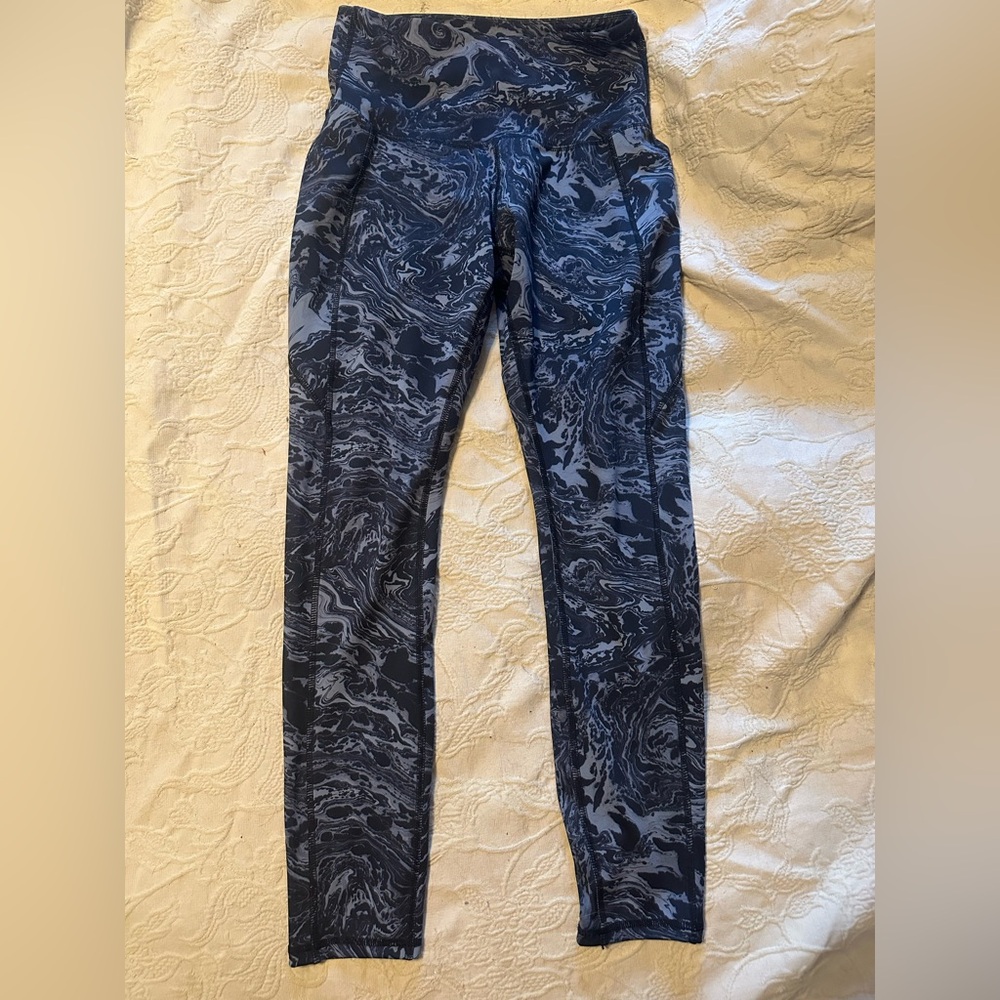 Move Theology Black and light gray marble leggings, size small.